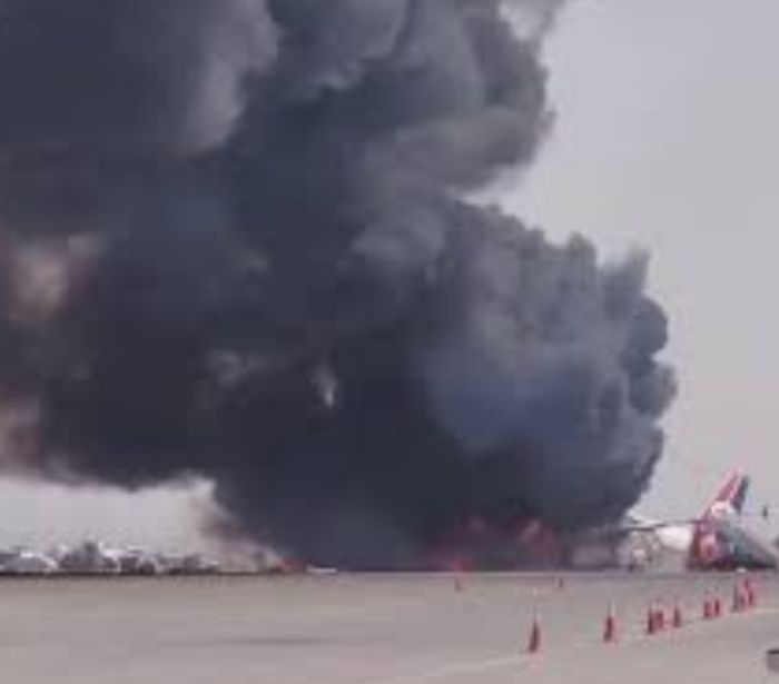 إرسال طائرة من عدن يعرضها للاختطاف الحوثي .. يمنيون يتخلفون عن أداء مناسك الحج ومرضى عالقون بمطار الأردن 