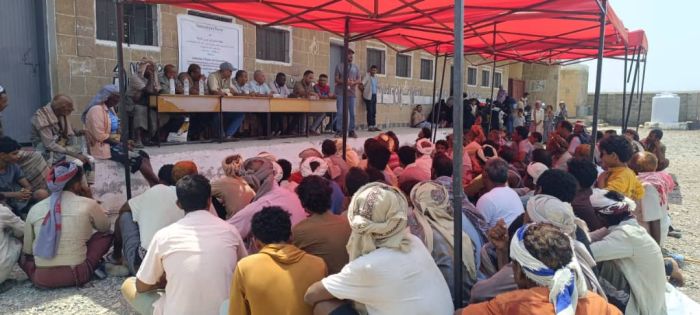 جلسة إشراك مجتمعي في قرية الكديحة ضمن مشروع سبل العيش وتعزيز الصمود بمديرية المخا