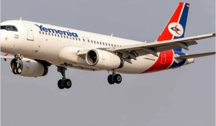  طالبه بتقديم نفسه للمساءلة بعد أن تسبب بضياع وطن.. مصدر في "اليمنية" يستنكر تصريحات حميد الأحمر حول الطائرات الأربع