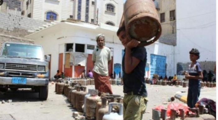  تضاف إلى الأزمات الأخرى.. أزمة غاز خانقة تزيد من معاناة ابناء عدن