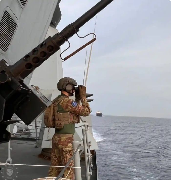  بريطانيا تكمل مهمة ناجحة لحماية سفن تجارية في البحر الأحمر