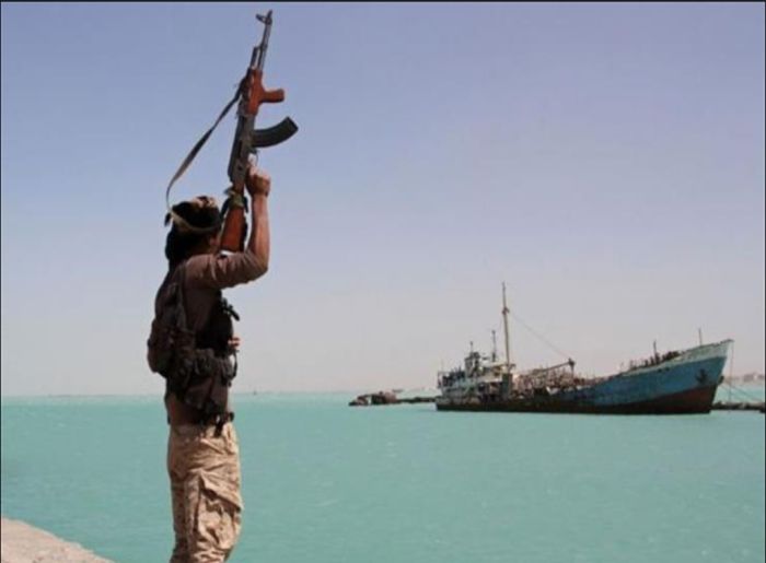  من الساحل الغربي لليمن .. كيف مكّنت إيران الحوثيين من تهديد الملاحة الدولية في البحر الأحمر؟