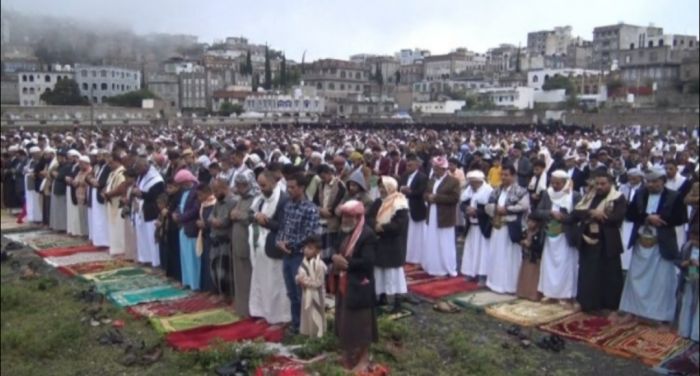  مواطنون : الحوثي حوّل صلاة عيد الأضحى إلى موسم لبث سمومه الطائفة  