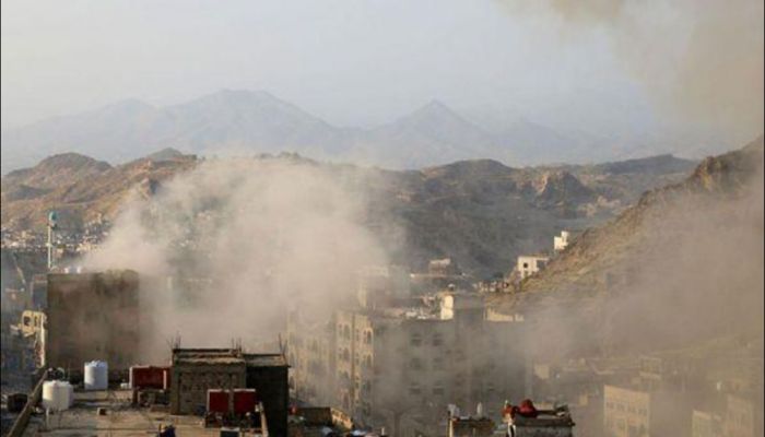  إصابة 4 مواطنين بقصف مليشيا الحوثي على مدينة تعز