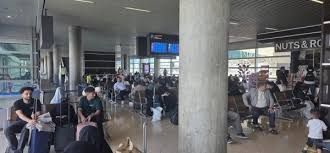 يمنيون عالقون في مطار علياء الدولي بسبب اغلاق الاردن المجال الجوي