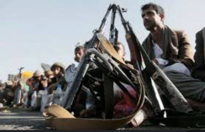  وجَّه قياداته مغادرة منازلهم .. هل أصبح الحوثي مخترقًا من الموساد الإسرائيلي؟!