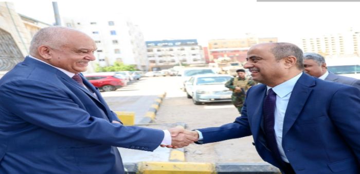  عجزت عن صرف مرتبات الموظفين النازحين لثمانية أشهر.. الحكومة توجّه بإطلاق علاوات وتسويات عدد من الجهات