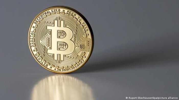 «الاحتياطي الأمريكي» يؤكد دعمه لتنظيم «العملات المشفرة».. والبيتكوين فوق 106 آلاف