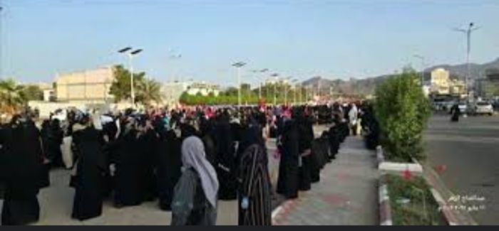  تظاهرة نسائية غاضبة في عدن