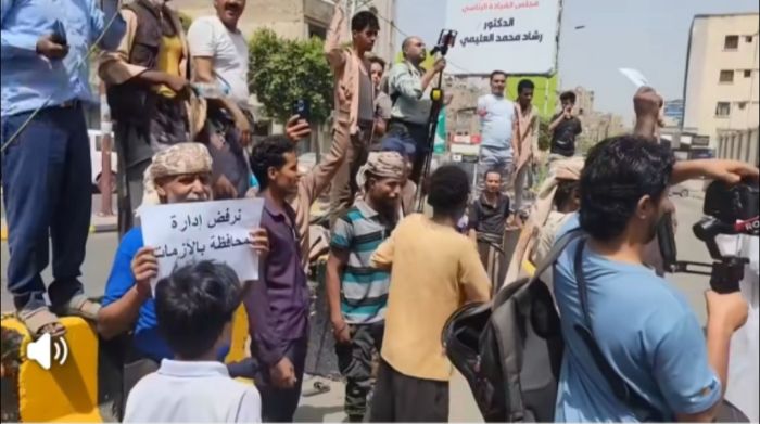  تظاهرة غاضبة في تعز تطالب بتوفير ماء الشرب