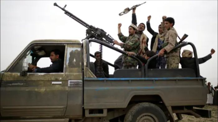  عائلة طبيب تناشد عصابة الحوثي الإفراج عنه بعد عام من الإخفاء القسري