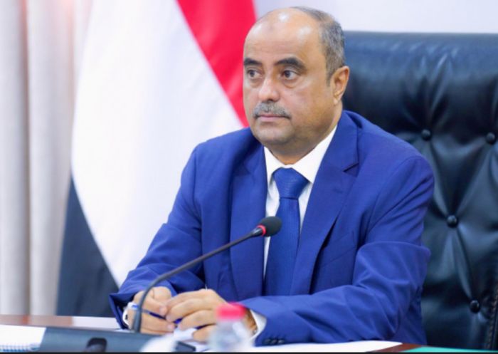  "بن بريك" يقر بوجود فساد مهول يلتهم الموارد وعدم وجود تمويل لمعالجة الأوضاع