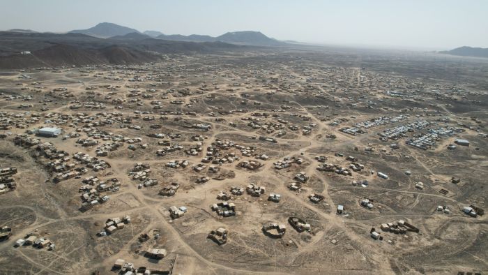 مخيّم السويداء في مأرب .. صورة مصغّرة لمعاناة 4.8 مليون نازح يمني  