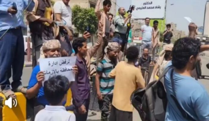  تعز.. مظاهرة غاضبة تندد بأزمة المياه