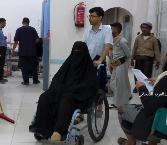  بعد نجاتها من هجوم عصابة الحوثي .. أرملة الشيخ صالح حنتوس تصل تعز لتلقي العلاج