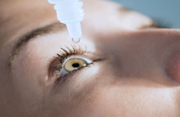 بريطانيا.. سحب قطرات عين شائعة بسبب مخاطر فقدان البصر