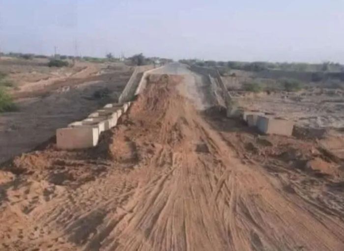  السلطة المحلية بحيس تعلن استعدادها لفتح طريق يربطها مع الحديدة