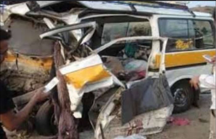  ضحايا بانقلاب حافلة ركاب على طريق عدن-تعز