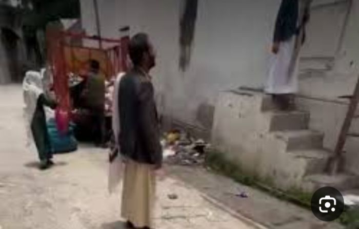  إدانة استيلاء قيادي حوثي على سكن جامع في إب