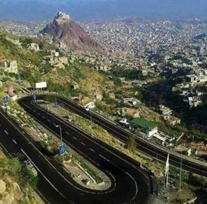  سخرية واسعة من تنصل بيان الإصلاح عن مسؤولياته في مواجهة الأزمات بتعز