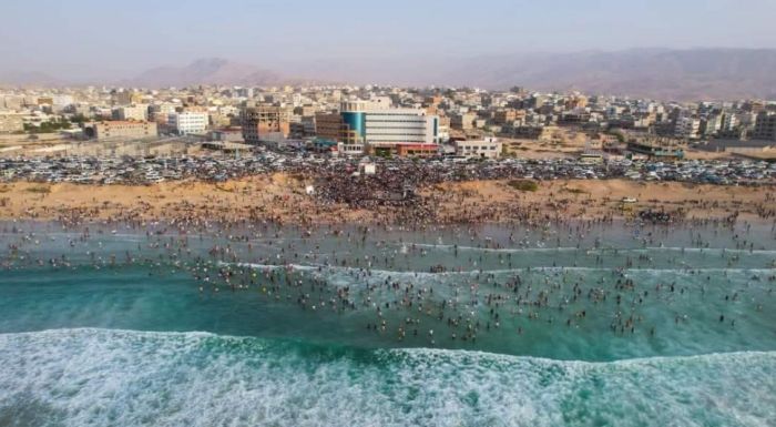  بعد 24 ساعة من البحث .. العثور على جثة شاب غرق في سواحل الشحر بحضرموت