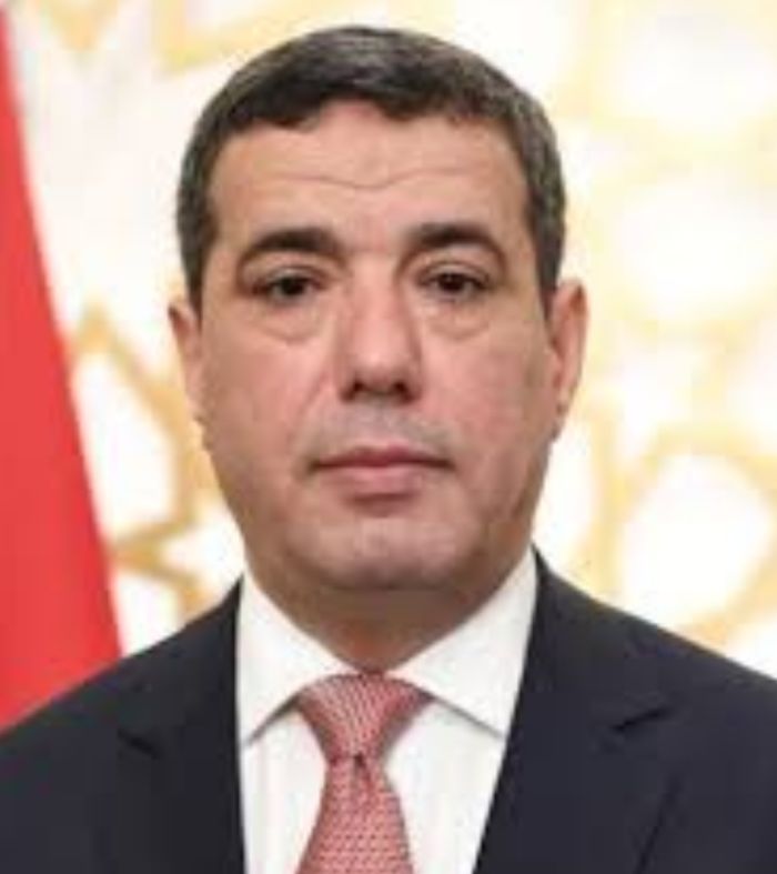  فضيحة دبلوماسية .. سيارة السفارة اليمنية في قطر تُسجَّل باسم السفير راجح بادي