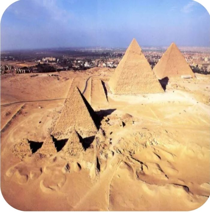 أهرامات الجيزة ضمن أهم 7 مواقع حول العالم