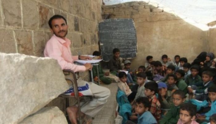  تمارس بحقهم ضغوطات وتهديدات بالفصل .. إجراء حوثي يهدد آلاف المعلمين في مناطق سيطرة العصابة الإيرانية