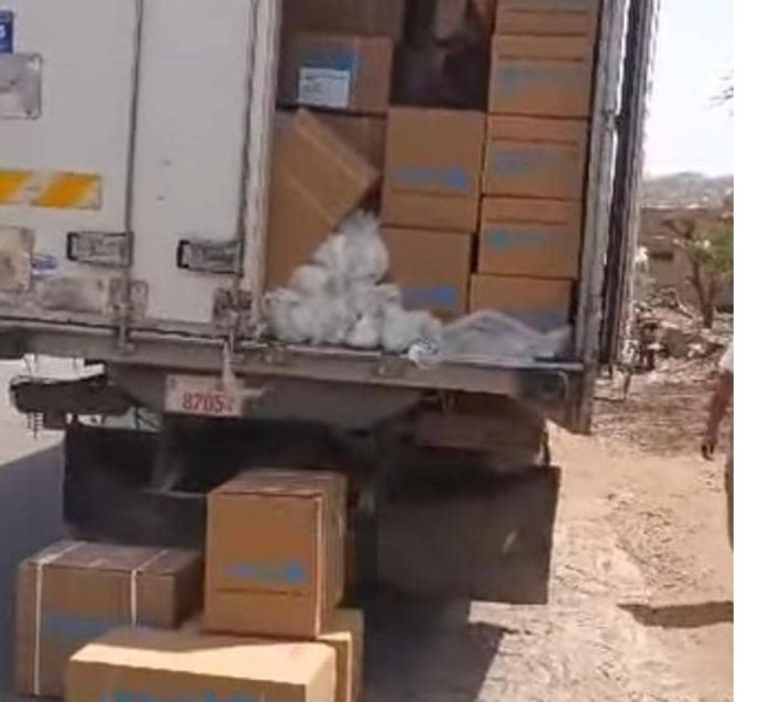  بسبب خلاف على الجباية .. احتجاز شاحنة تقل أدوية لليونيسف في الأصابح بتربة تعز
