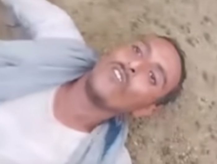  الموت جوعًا ليمني على الحدود السعودية في رحلة البحث عن الحياة