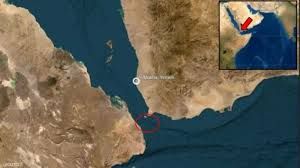  مسلحون يهاجمون سفينة قبالة المخا