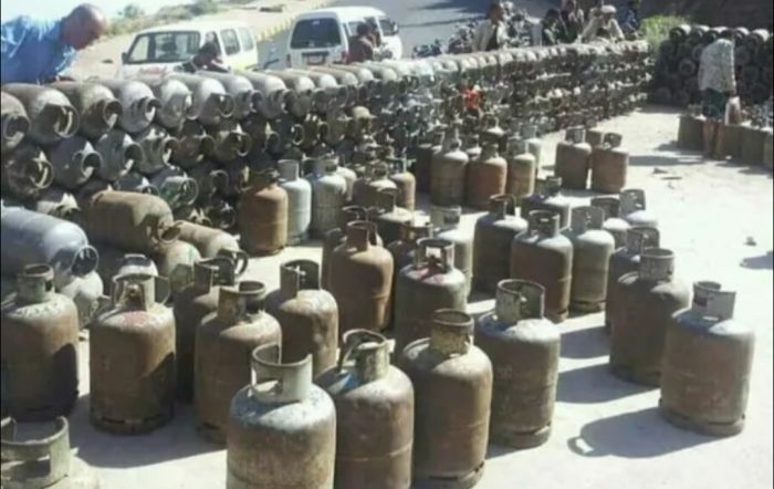  محور تعز يخلق أزمة غاز ويفرض جبايات تصل إلى مليارات الريالات