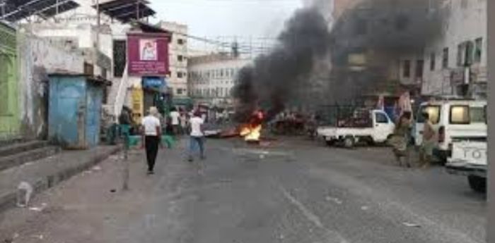  تظاهرات غاضبة وقطع للشوارع في المكلا