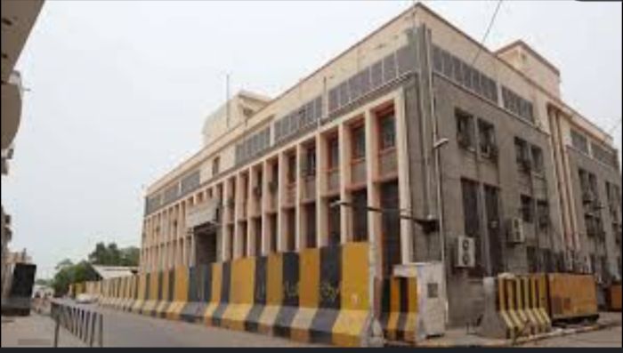  مركزي عدن يوقف تراخيص 10 شركات صرافة