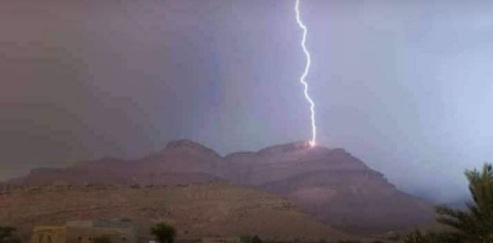  مقتل وإصابة 7 أشخاص بصاعقة رعدية في الضالع