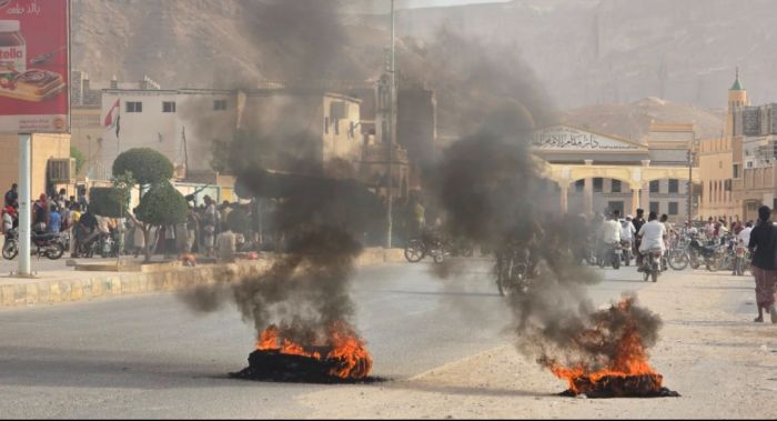  إصابات خلال تفريق قوات الأمن لمحتجين في تريم حضرموت