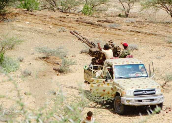  استشهاد جندي وإصابة أربعة آخرين بانفجار عبوة ناسفة في أبين