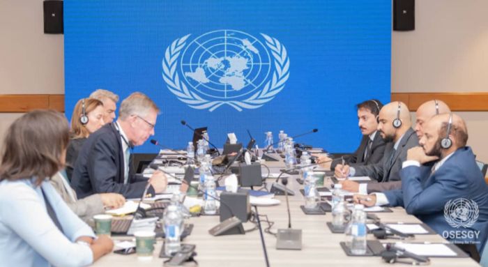  في تناقض وتخادم واضح .. الأمم المتحدة تبحث وقف التصعيد مع الحكومة وتترك المتسبب