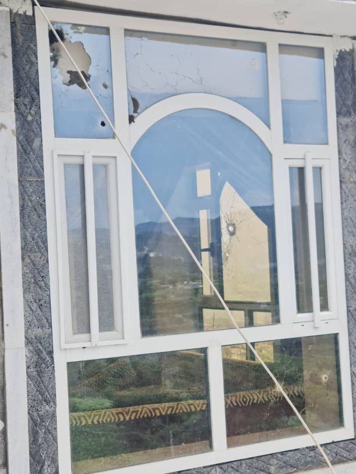 انفلات أمني واعتداء مسلح على منزل شيخ قبلي في مديرية حبيش بمحافظة إب