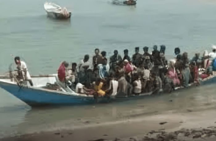  بعد أيام من حوادث مأساوية .. وصول أكثر من 100 مهاجر أفريقي غير شرعي إلى سواحل شبوة