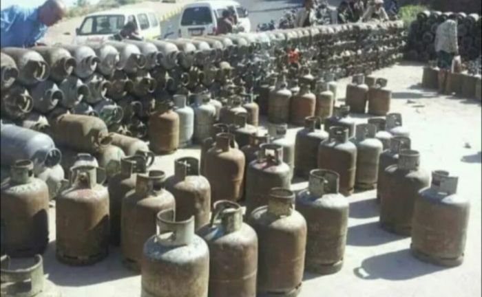 عدن تخفض أسعار الغاز وهوامير تعز يرفضون التسعيرة بسبب جبايات المحور