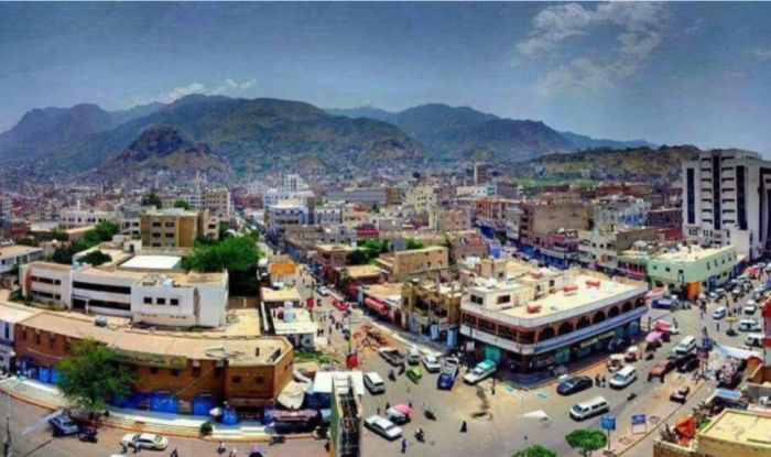  مسلحون يعتدون على منزل مواطنين وسط مدينة تعز