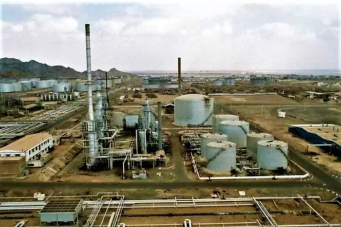  الكشف عن فساد بقيمة 7 ملايين دولار عطّل إعادة تشغيل مصافي عدن