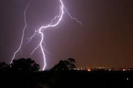 وفاة امرأة حامل إثر صاعقة رعدية في المحويت