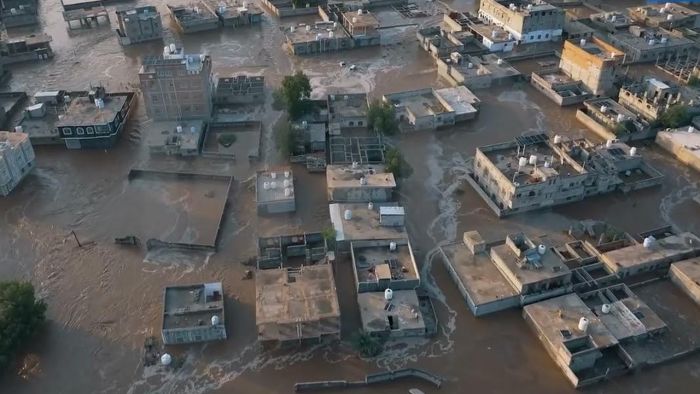 السيول تودي بحياة 14 شخصاً وتتسبب بخسائر واسعة في عدة محافظات يمنية