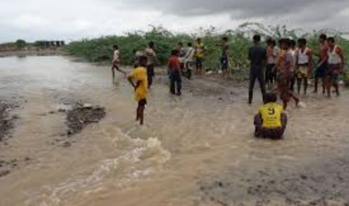  السيول تبتلع طفلين في زبيد