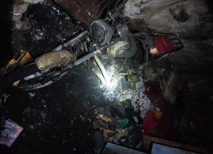  مسلحون يحرقون منزل عامل نظافة في مدينة إب