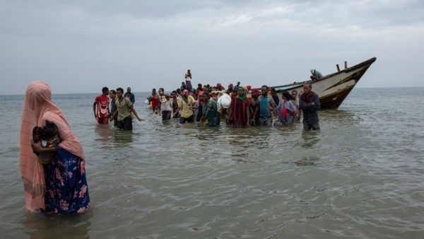 شبوة.. ضبط قارب تهريب يقل 70 مهاجراً غير شرعي على ساحل رضوم