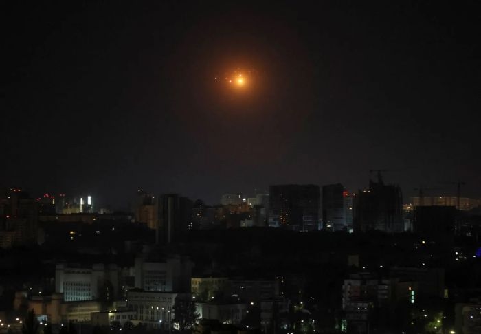 هجوم روسي واسع بالمسيرات على أوكرانيا وانفجارات عنيفة في كييف