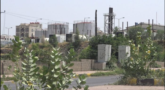  مع استمرار غياب الخدمة الحكومية ..أسعار الكهرباء التجارية ترهق كاهل المواطنين في محافظة تعز